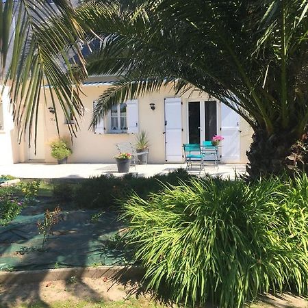 Cote Jardin Des Charmilles Bed and Breakfast Quettehou Exteriör bild